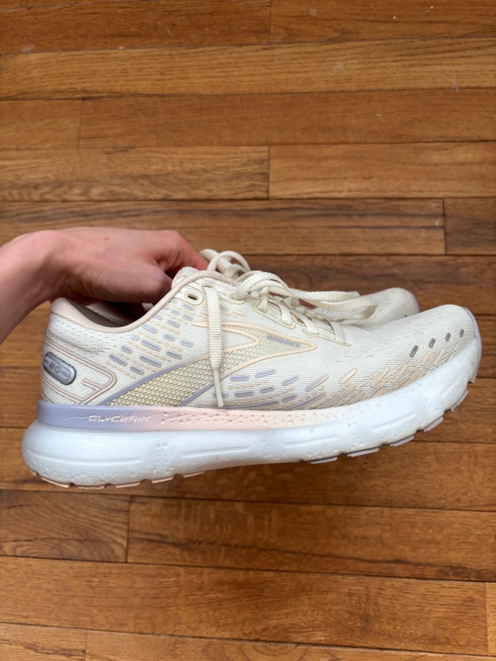 Brooks Glycerin 20 Women’s Sneakers in Cream with Pale Pink Accents